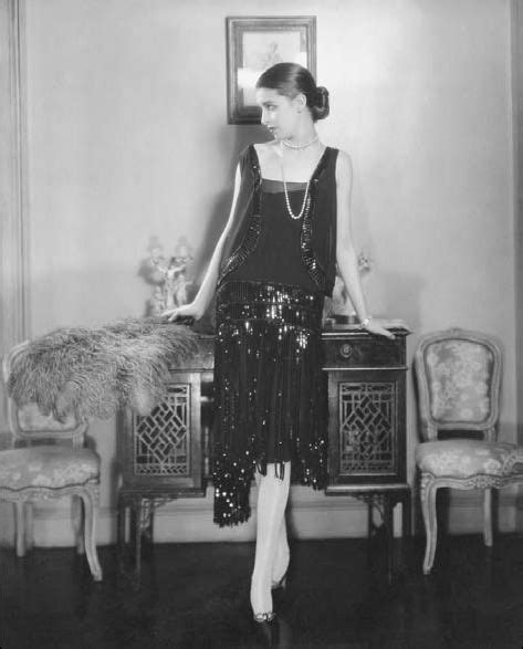 coco chanel designed the first 1920s flapper dress